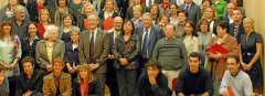 Imatge del lliurament dels Premis Caixa Sabadell 2009, reprodu�da al Diari de Balears el 6-11-2009, on figura Magda Gonz�lez, la primera per la dreta...